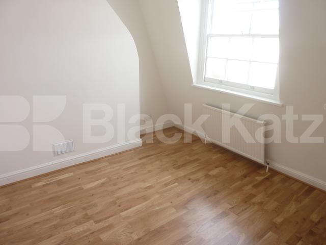 			4 BED/ 2BATH! , 4 Bedroom, 1 bath, 1 reception Flat			 Chepstow Road, BAYSWATER 